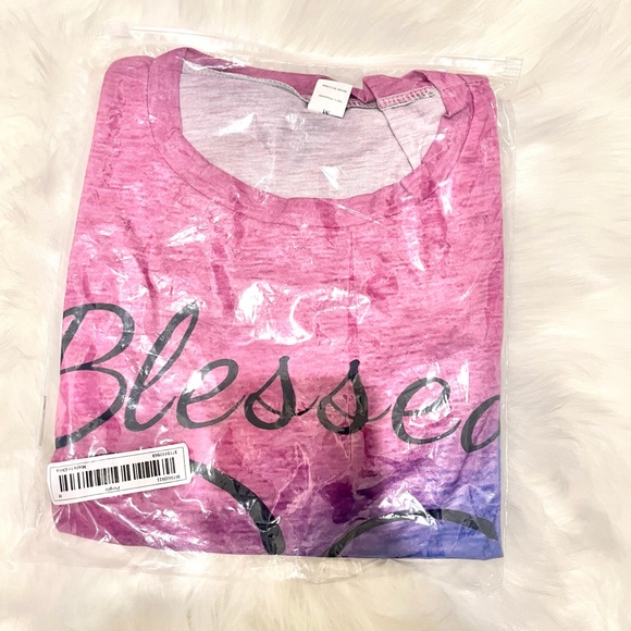 Blessed • Heart Print Gradient T-Shirt - Picture 2 of 7